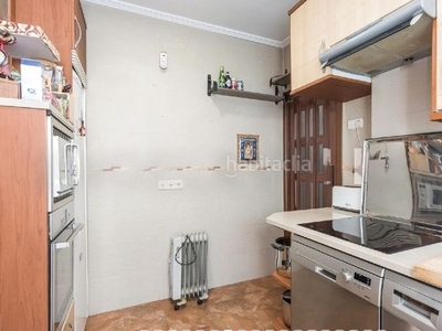 Piso misterpiso vende exclusiva vivienda en el barrio de Guindalera . 4 dormitorios, 2 baños, ascensor, 2 garajes. en Madrid