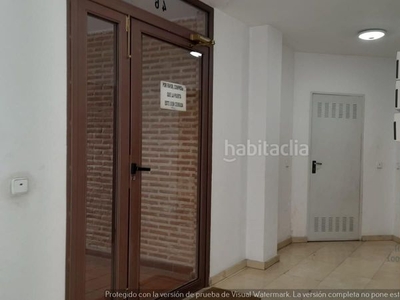 Planta baja con 3 habitaciones con ascensor, parking, calefacción y aire acondicionado en Yuncos