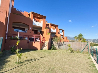 Venta Casa adosada Benahavís. Buen estado plaza de aparcamiento con balcón calefacción individual 254 m²