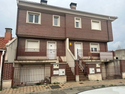 Venta Casa adosada en Alamos Valladolid. A reformar plaza de aparcamiento calefacción individual 293 m²