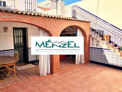 Venta Casa adosada en Alcoba Dos Hermanas. Buen estado plaza de aparcamiento con balcón calefacción individual 290 m²