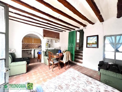 Venta Casa adosada en Av. Mayor del Arrabal 54 Villatobas. A reformar 212 m²