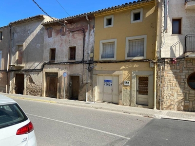 Venta Casa adosada en Avenida Catalunya Ivars d'Urgell. Buen estado con balcón calefacción individual 215 m²