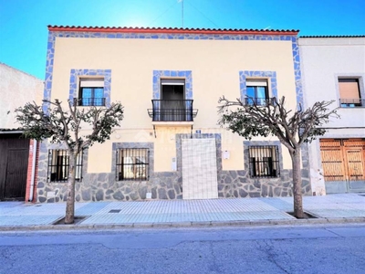 Venta Casa adosada en C. Navarra 7 Lillo. Plaza de aparcamiento 193 m²