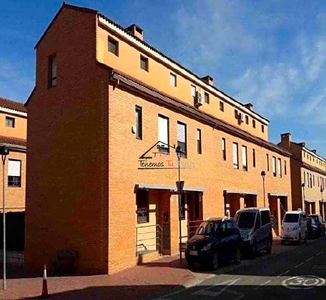 Venta Casa adosada en Calle Alfonso I La Puebla de Alfindén. 201 m²