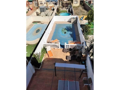 Venta Casa adosada en Calle Berlin Magán. Buen estado con terraza 174 m²