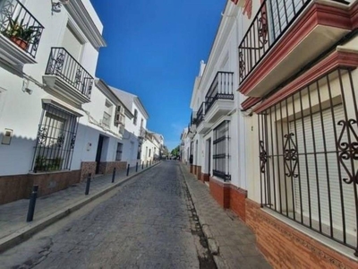 Venta Casa adosada en Calle Calera Moguer. Buen estado 151 m²