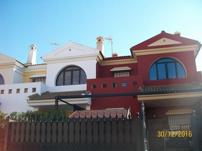 Venta Casa adosada en Calle Carlos Cano s/n Ayamonte. Buen estado plaza de aparcamiento 220 m²