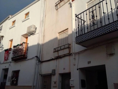 Venta Casa adosada en Calle Cojos Martos. A reformar 100 m²
