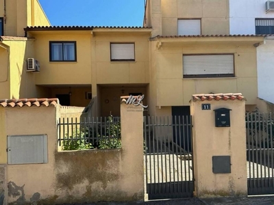 Venta Casa adosada en Calle Greco Nambroca. Buen estado 150 m²