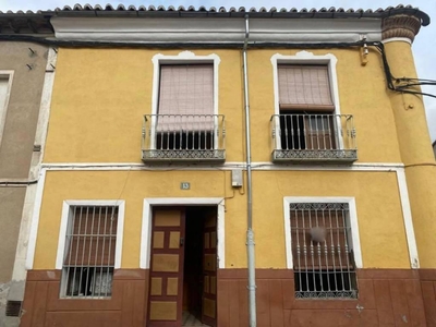 Venta Casa adosada en Calle hermano antonio Nava del Rey. Buen estado con terraza 180 m²
