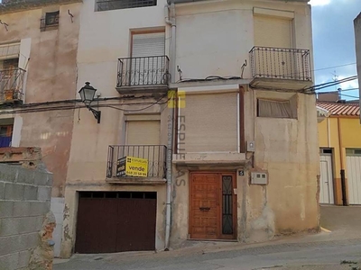 Venta Casa adosada en Calle Hornos Arnedo. Buen estado con terraza 266 m²