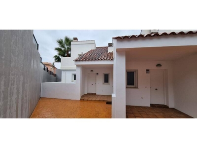 Venta Casa adosada en Calle Pino Fuengirola. Nueva calefacción individual 390 m²