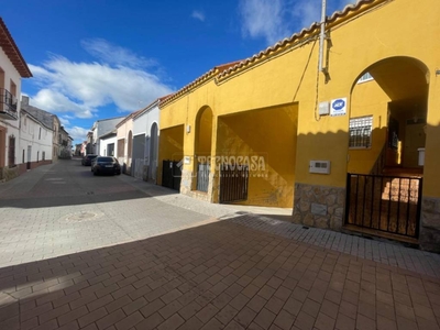 Venta Casa adosada en Calle Real Calera y Chozas. Plaza de aparcamiento con terraza calefacción individual 181 m²