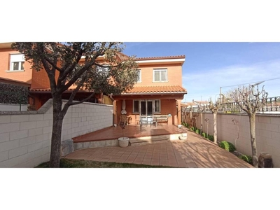 Venta Casa adosada en Carretera parrilla Montemayor de Pililla. Buen estado 180 m²