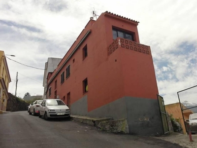 Venta Casa adosada en El Sauce 48 La Orotava. Con balcón 106 m²