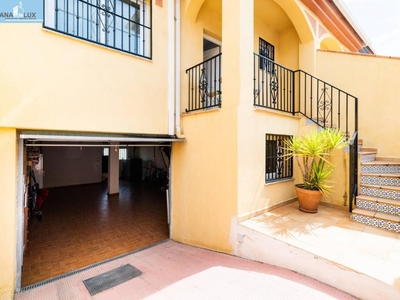 Venta Casa adosada en Fraternidad(be) 13 Vegas del Genil. 180 m²