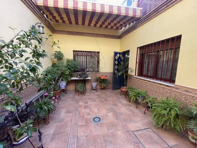 Venta Casa adosada en Plaza de la Campiña Mairena del Alcor. Buen estado 135 m²