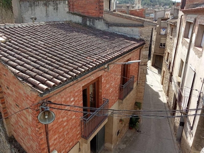 Venta Casa adosada en Sant Joan Vinaixa. Buen estado plaza de aparcamiento con balcón calefacción individual 118 m²