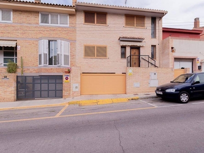 Venta Casa adosada en Sant Perfecte Torrent (València). Con terraza 180 m²