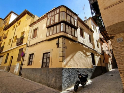 Venta Casa adosada en Travesía Dos Codos Toledo. A reformar con terraza 150 m²