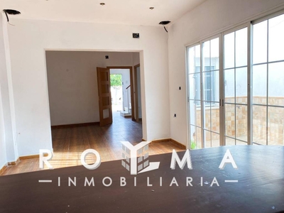 Venta Casa adosada Guillena. Con terraza 118 m²