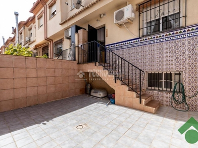 Venta Casa adosada Ogíjares. Plaza de aparcamiento 135 m²