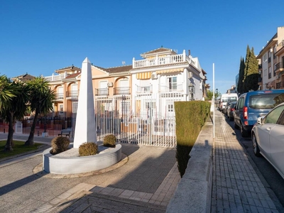 Venta Casa adosada Peligros. Con terraza 251 m²