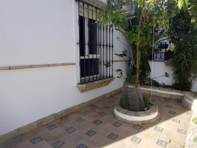 Venta Casa adosada Sanlúcar la Mayor. Con terraza 112 m²