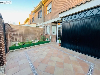 Venta Casa adosada Valdemoro. Con balcón 160 m²