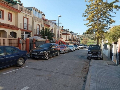 Venta Casa adosada Vélez-Málaga. Buen estado plaza de aparcamiento con balcón 200 m²