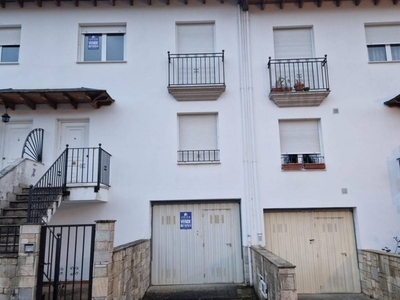 Venta Casa adosada Villafranca del Bierzo. Con terraza 260 m²