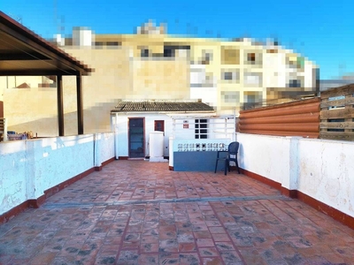 Venta Casa pareada en Alameda de Capuchinos Málaga. Buen estado con terraza calefacción individual 181 m²