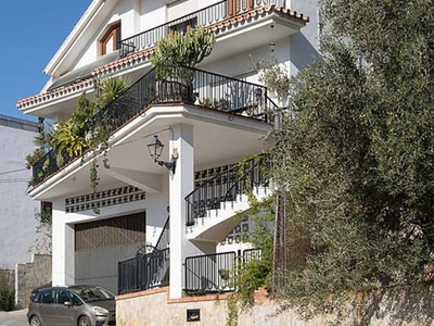 Venta Casa pareada en Calle Arroyo de la Molineta Vélez-Málaga. Con terraza 464 m²