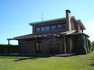 Venta Casa rústica en Camino Viejo Ribafrecha Villamediana de Iregua. 264 m²