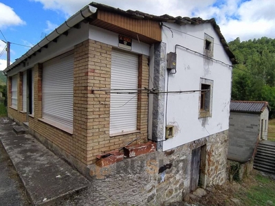 Venta Casa rústica en Candolias Vega de Pas. 165 m²