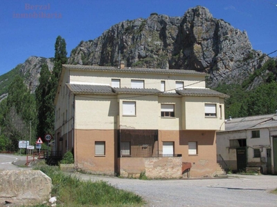 Venta Casa rústica en carretera de Logroño 330 14 Torrecilla en Cameros. 880 m²