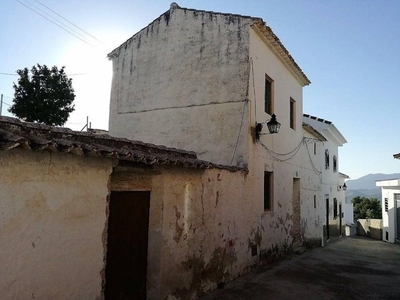Venta Casa rústica en Luque 8 Iznájar. A reformar 130 m²