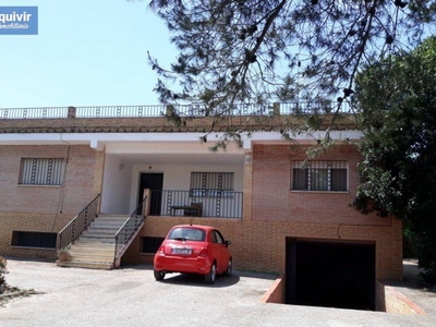 Venta Casa unifamiliar Alcalá de Guadaíra. Con terraza 855 m²