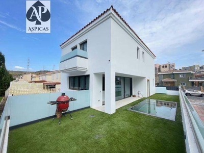 Venta Casa unifamiliar en Alfredo Kraus San Bartolomé de Tirajana. Con terraza 420 m²