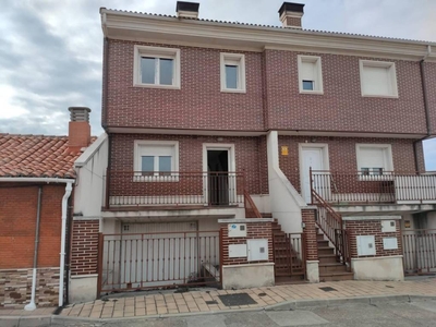 Venta Casa unifamiliar en Calle Álamos 4 Valladolid. A reformar con terraza 293 m²