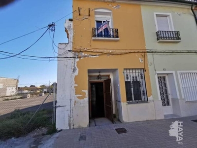 Venta Casa unifamiliar en Calle Blanco ibañez Alzira. A reformar 119 m²