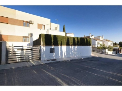 Venta Casa unifamiliar en Calle C-1 Padul. Buen estado con terraza 185 m²