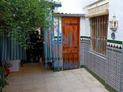Venta Casa unifamiliar en Calle Galdopar s/n Antequera. A reformar plaza de aparcamiento con balcón 165 m²