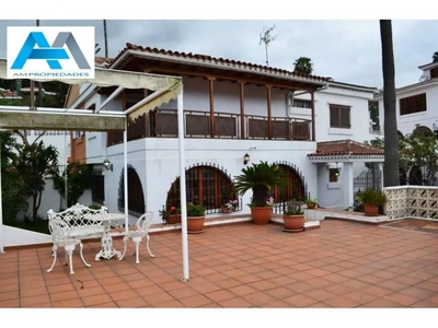 Venta Casa unifamiliar en Calle Guayarmina Santa Brígida. Buen estado con terraza 280 m²