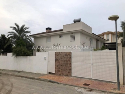 Venta Casa unifamiliar en Calle JUAN BONAFE Fortuna. Buen estado con terraza 200 m²