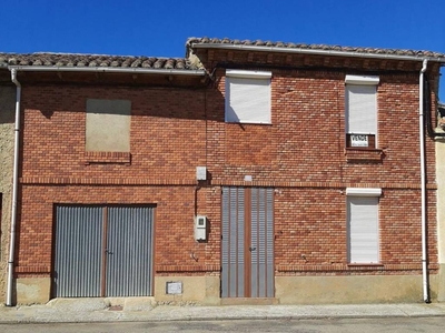 Venta Casa unifamiliar en Calle La Vega Villanueva de Las Manzanas. A reformar plaza de aparcamiento calefacción individual 164 m²