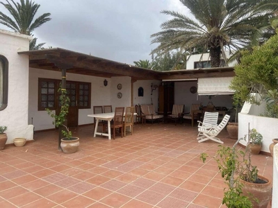 Venta Casa unifamiliar en Calle los buitres Teguise. Buen estado con terraza 240 m²