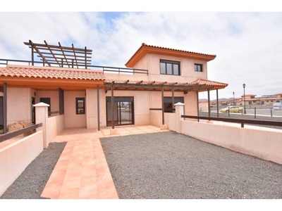 Venta Casa unifamiliar en Calle majanicho La Oliva. Buen estado con terraza 200 m²