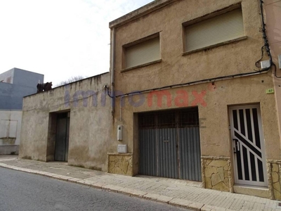 Venta Casa unifamiliar en Calle RAVAL CURTA Tortosa. A reformar con terraza 157 m²